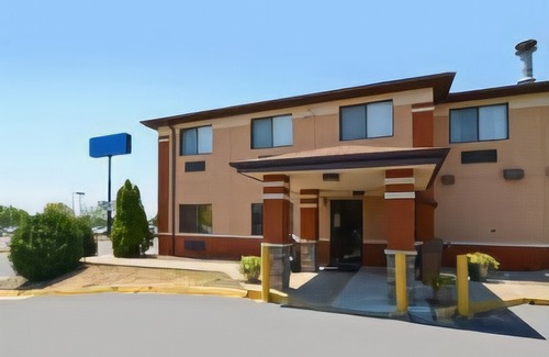 Cedar Rapids Hotel | Quality Inn at Collins Road - Cedar Rapids
