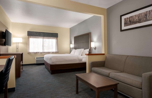 Appleton Hotel | AmericInn by Wyndham Appleton Airport