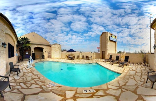 Llano Hotel | Days Inn & Suites by Wyndham Llano