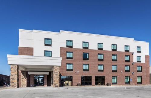 Waverly Hotel | Cobblestone Inn & Suites - Waverly