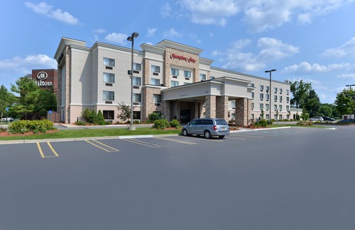 Auburn Hills Hotel | Hampton Inn Detroit/Auburn Hills South