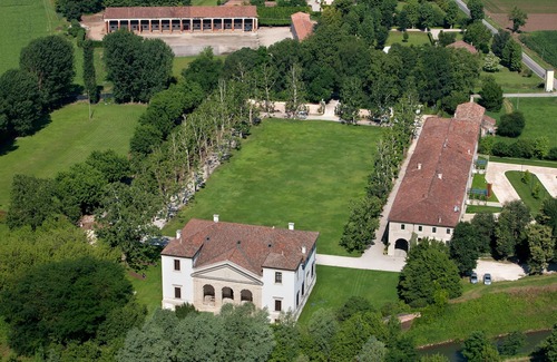 Lonigo Hotel | La Barchessa di Villa Pisani