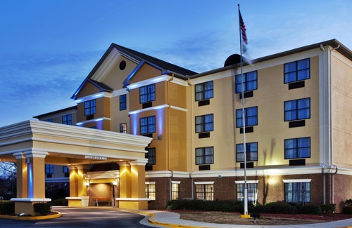 Byron Hotel | Holiday Inn Express Hotel & Suites Byron, an Ihg Hotel