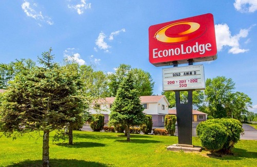 Massena Hotel | Econo Lodge Massena Hwy 37