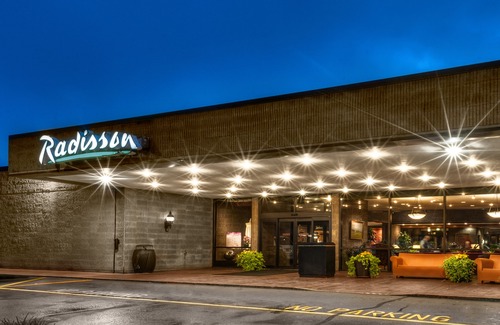 Gaffer District Hotel | Radisson Hotel Corning