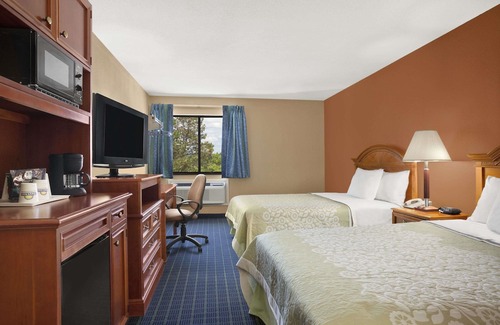 New Hampton Hotel | Days Inn by Wyndham Middletown