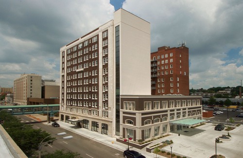 Downtown Hotel | Hotel Blackhawk, Autograph Collection
