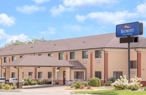 Waterloo Hotel | Baymont by Wyndham Waterloo