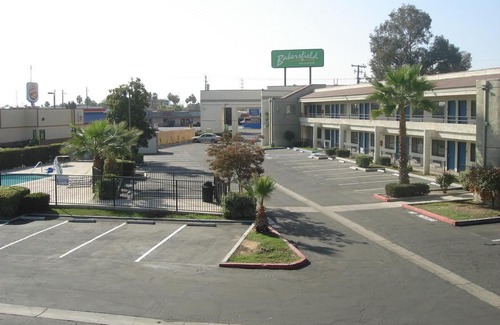 Pumpkin Center Hotel | Bakersfield Inn & Suites