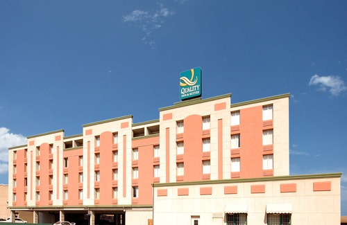 Waterloo Hotel | Econo Lodge Inn & Suites
