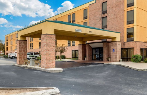 Wetmore Hotel | Quality Inn San Antonio Fiesta at Six Flags