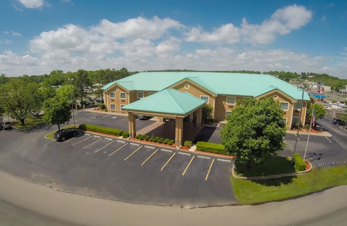 Alma Hotel | Quality Inn and Suites Alma