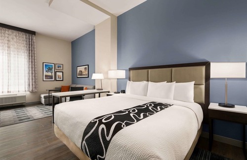 San Bernardino Hotel | La Quinta Inn & Suites by Wyndham San Bernardino