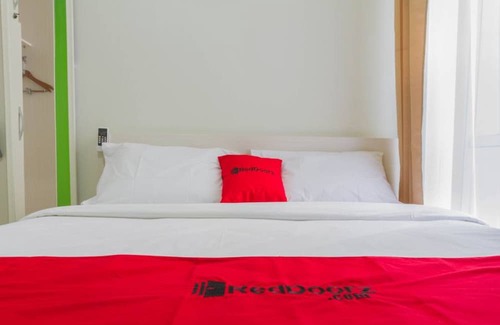 Bandung Hotel | RedDoorz Near Pasar Baru Bandung