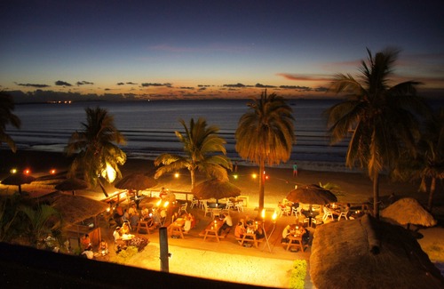 Wailoloa Hotel | Smugglers Cove Beach Resort & Hotel