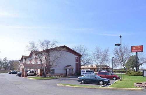 Waukegan Hotel | Rodeway Inn Waukegan - Gurnee