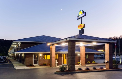 Mount Vernon Hotel | Days Inn by Wyndham Renfro Valley Mount Vernon