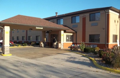 Waterloo Hotel | Baymont by Wyndham Waterloo