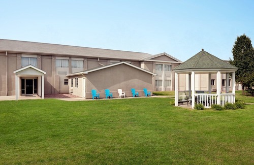 Berwick Hotel | Baymont by Wyndham des Moines North