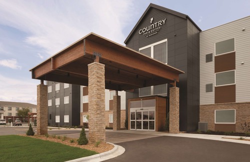 Fort Atkinson Hotel | Country Inn & Suites by Radisson, Ft. Atkinson, WI