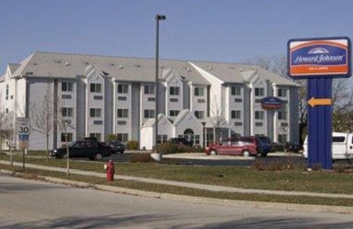 Elk Grove Village Hotel | Howard Johnson Hotel & Suites by Wyndham Elk Grove Village