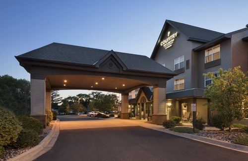 St. Cloud Hotel | Country Inn & Suites by Radisson, St. Cloud East, MN