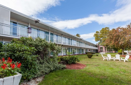 Colonie Hotel | Howard Johnson by Wyndham Albany