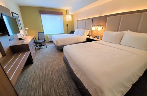 Lynnwood Hotel | Holiday Inn Express & Suites Seattle North - Lynnwood, an Ihg Hotel