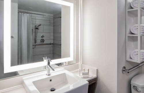 Financial District Hotel | Fairfield Inn & Suites by Marriott New York Downtown Manhattan/World Trade Center Area