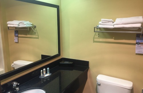 Lenexa Hotel | Quality Inn & Suites Lenexa Kansas City