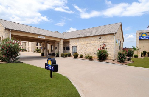Llano Hotel | Days Inn & Suites by Wyndham Llano