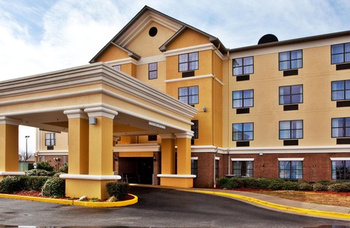 Byron Hotel | Holiday Inn Express Hotel & Suites Byron, an Ihg Hotel