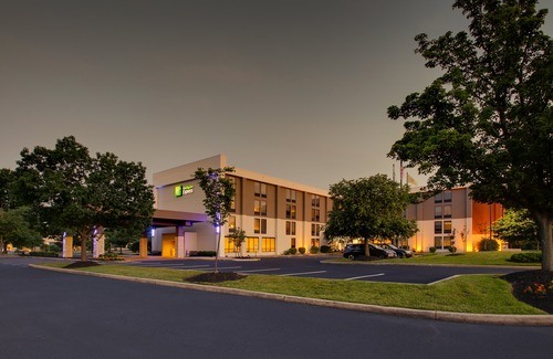 Echelon Hotel | Holiday Inn Express Voorhees - Mt. Laurel , an Ihg Hotel