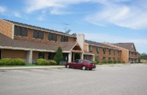 Wautoma Hotel | Boarders Inn & Suites by Cobblestone Hotels - Wautoma