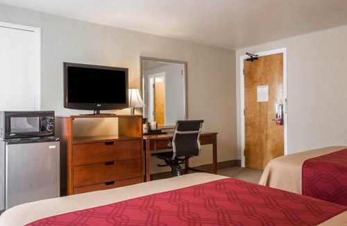 West Ossipee Hotel | Econo Lodge Lakes Region