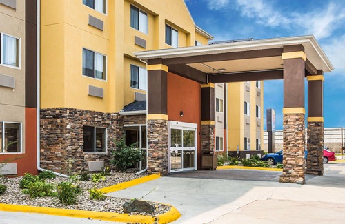 Waterloo Hotel | Comfort Inn & Suites Waterloo – Cedar Falls