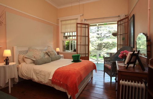 Emgwenya Hotel | Shamrock Arms Guest Lodge