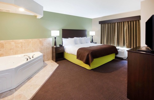 De Witt Hotel | AmericInn by Wyndham DeWitt