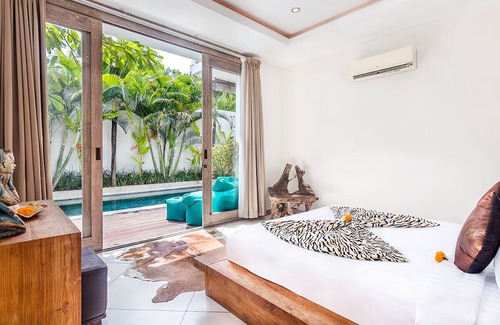Sunset Road Hotel | Villa Safari
