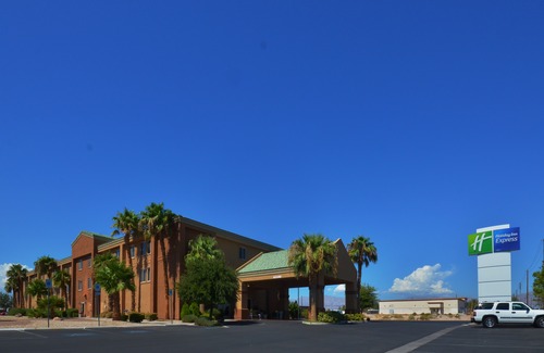 Sunrise Manor Hotel | Holiday Inn Express Las Vegas-Nellis, an Ihg Hotel