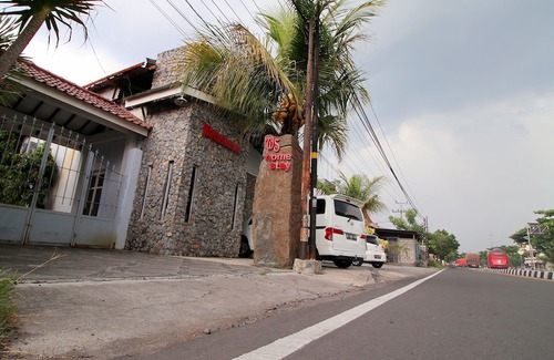 Sewon Hotel | Watusaman Homestay by The Grand Java
