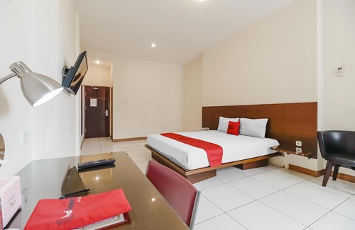 Makassar Hotel | RedDoorz Plus @ Karebosi Area 2