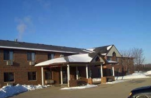 Waterloo Hotel | Howard Johnson by Wyndham Waterloo/Cedar Falls