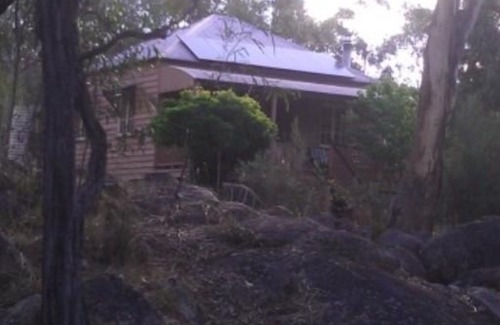 Ballandean Hotel | Cypress Ridge Cottages Ballandean