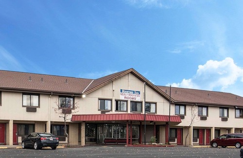 Syracuse Hotel | Rodeway Inn Syracuse