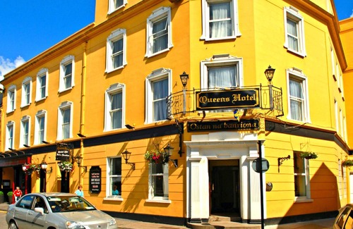 Ennis Hotel | Queens Hotel and Nightclub