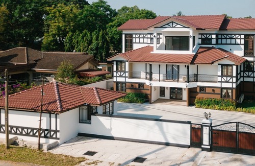 Taman Istana Hotel | The Tudor