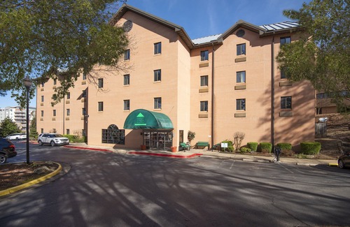 Little Rock Medical District Hotel | Guest Inn & Suites - Midtown Medical Center