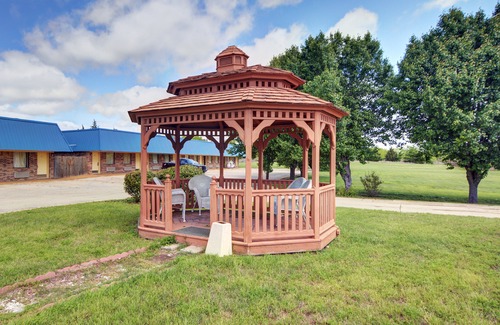Gainesville Hotel | Rodeway Inn Gainesville I-35