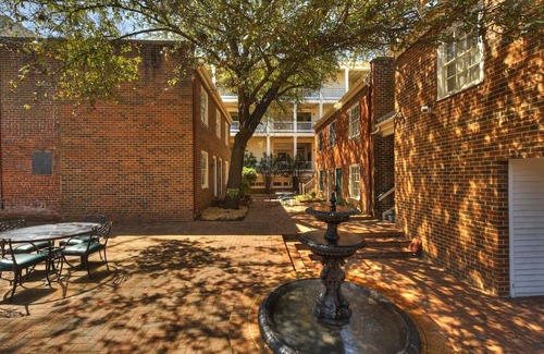 Monroe Ward Hotel | Linden Row Inn